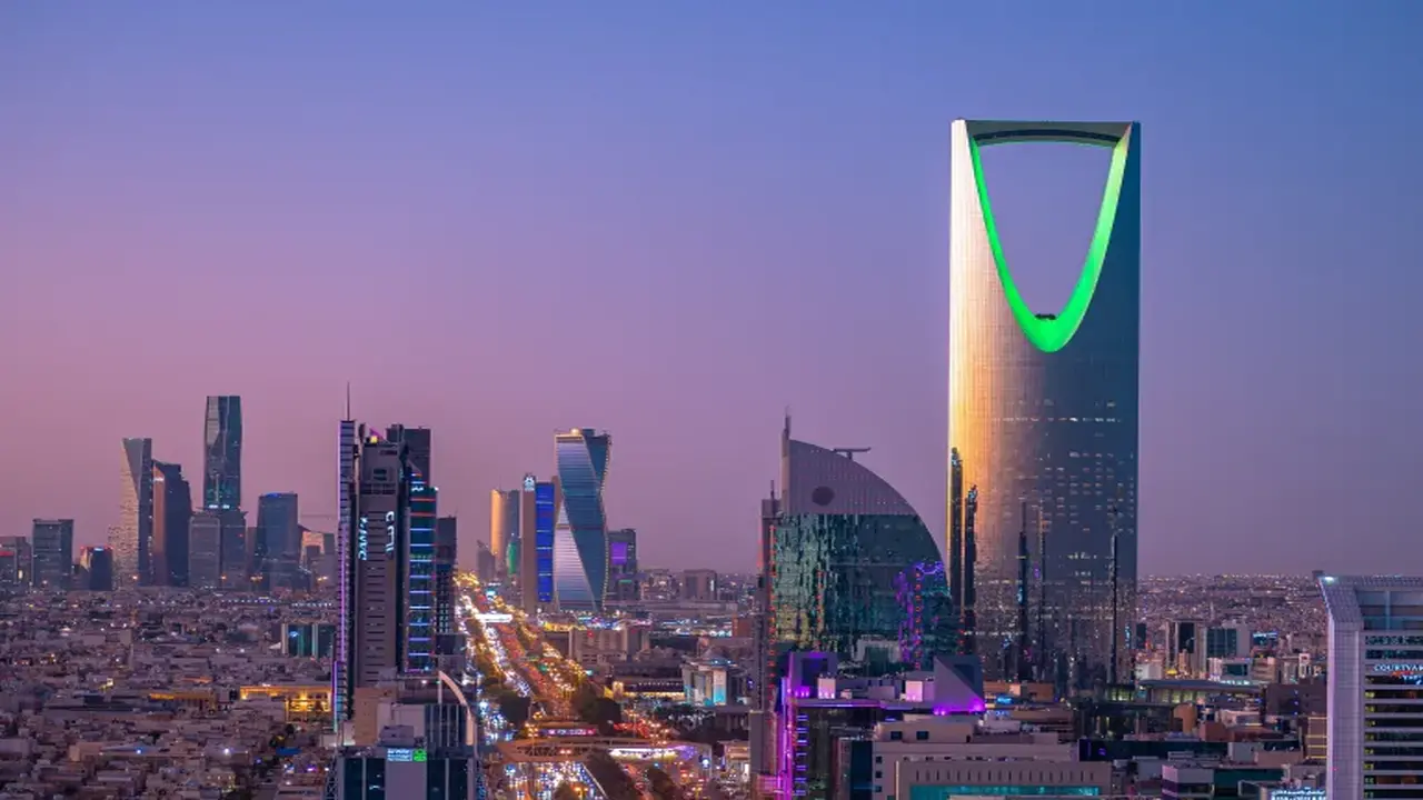 سعر صرف الريال السعودي اليوم داخل البنوك يحدد حركة السوق المالية في 2 ديسمبر 2025
